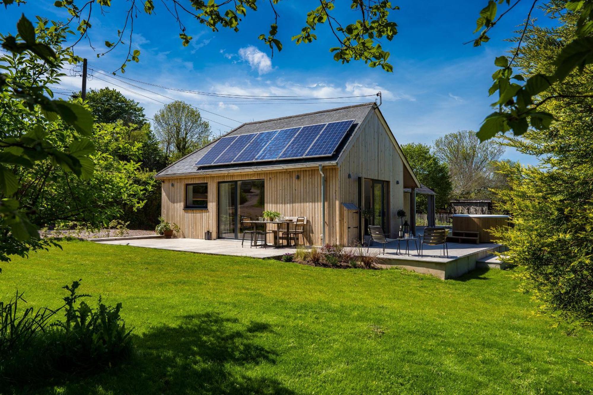 Sunnybrook - A Luxurious Carbon Neutral House Close To Beach, 샬돈 외부 사진
